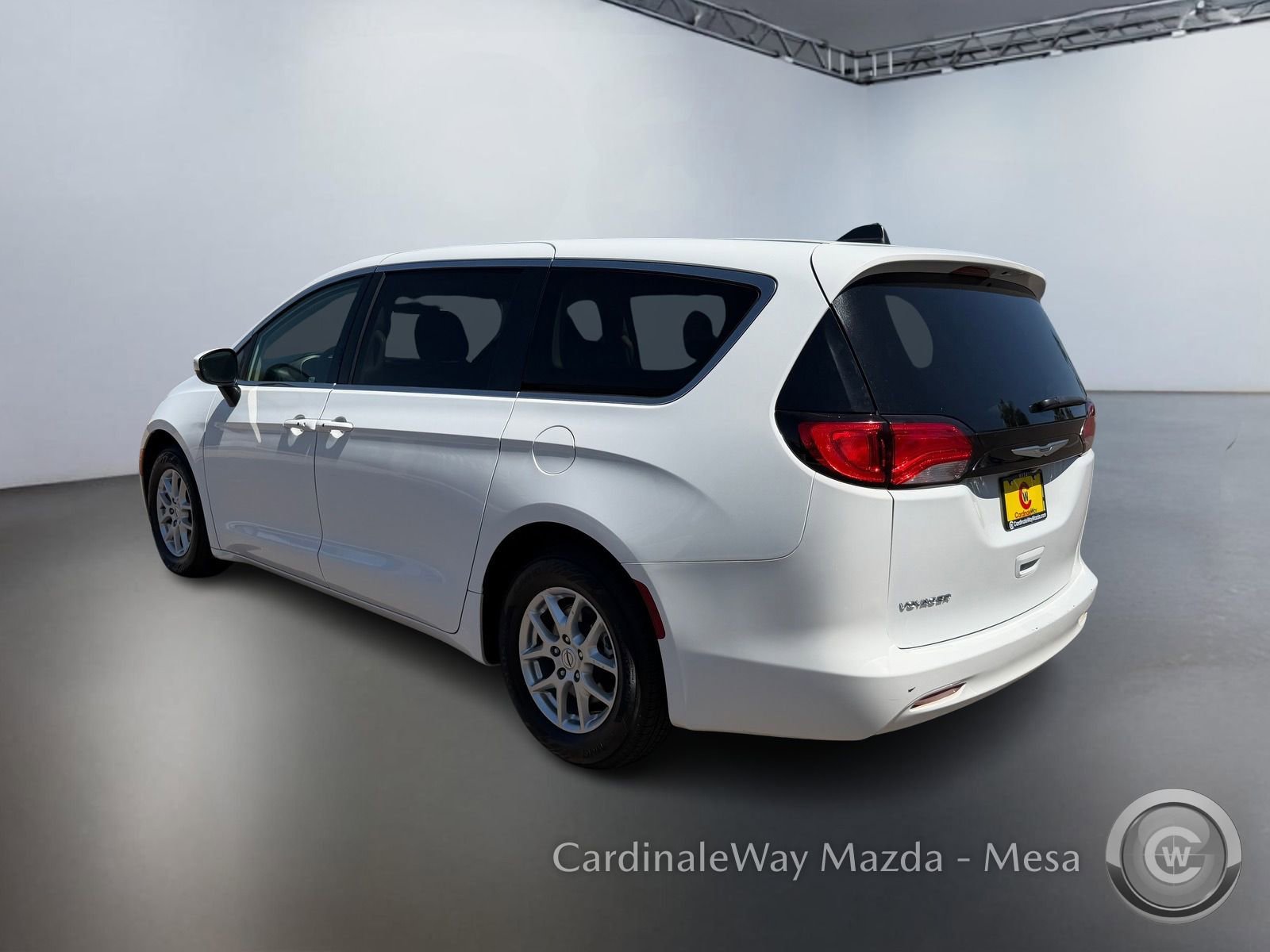 Used 2022 Chrysler Voyager LX image 7