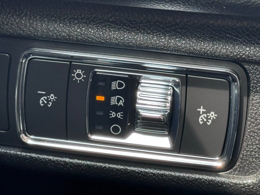 Used 2022 Lincoln Corsair AWD w/ Premium Package image 40