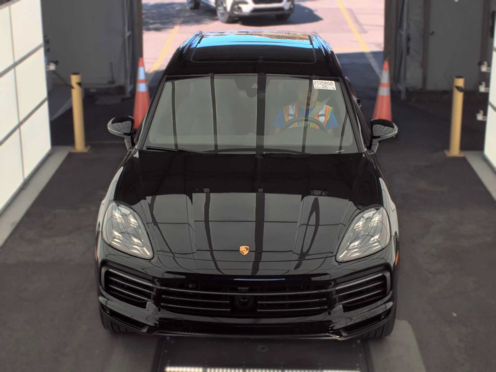 Used 2023 Porsche Cayenne Platinum Edition w/ Premium Package Plus AWD/4WD image 2