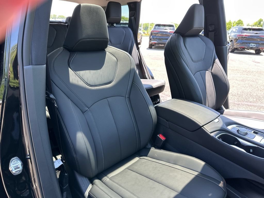 Used 2027 INFINITI QX60 Luxe w/ Cargo Package AWD/4WD image 18