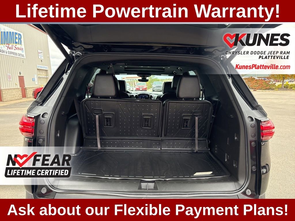 Used 2023 Chevrolet Traverse RS image 15