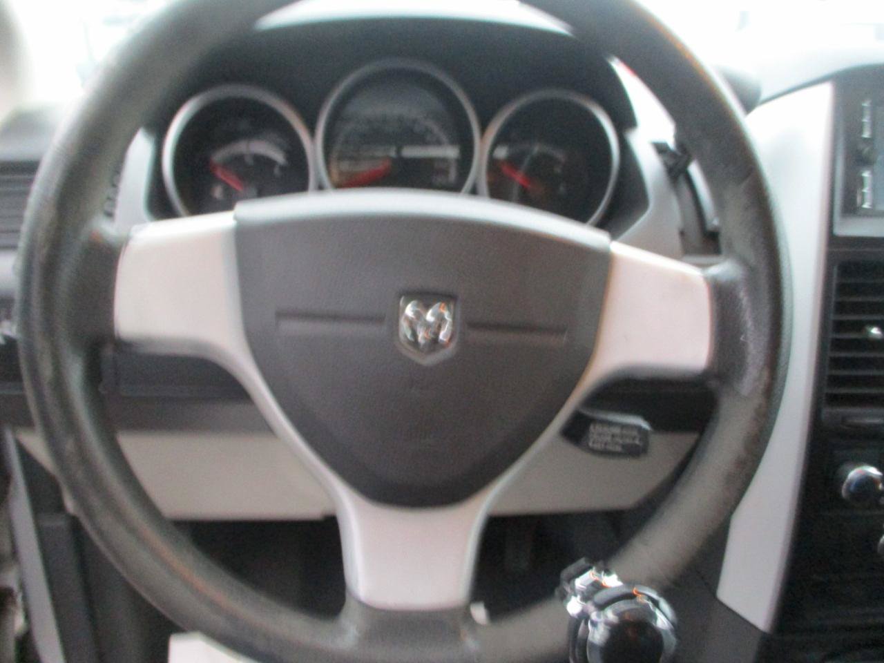 Used 2010 Dodge Grand Caravan SE FWD image 12