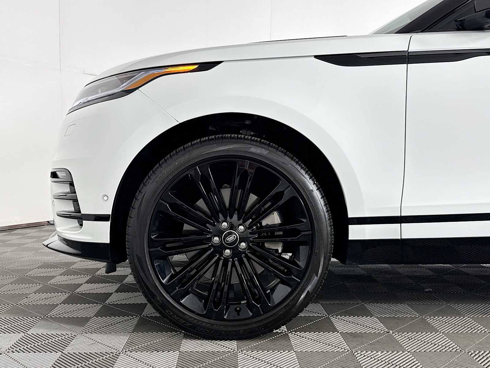 Used 2026 Land Rover Range Rover Velar Dynamic SE AWD/4WD image 30