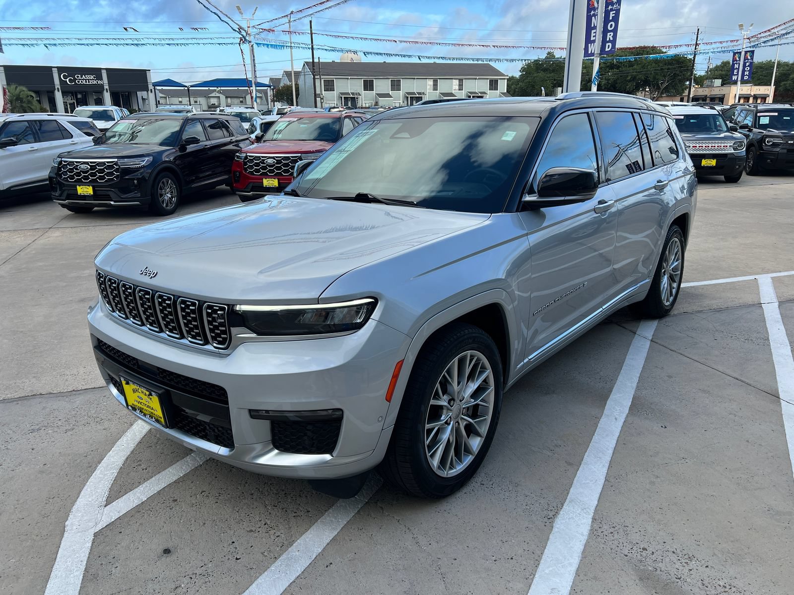 Used 2023 Jeep Grand Cherokee L Summit w/ Advanced Protech Group IV AWD/4WD image 5