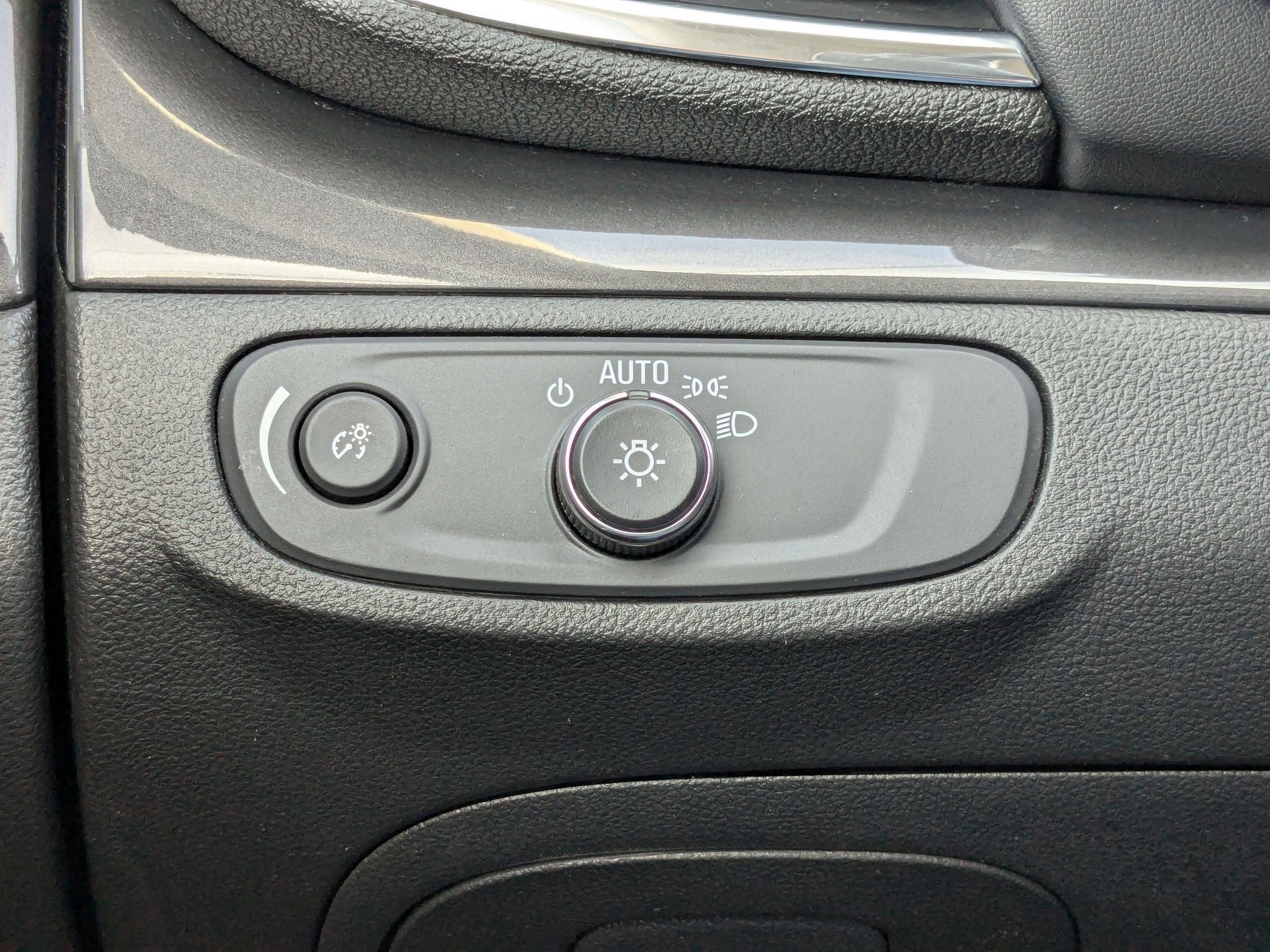 Used 2018 Buick Encore Preferred AWD/4WD image 16