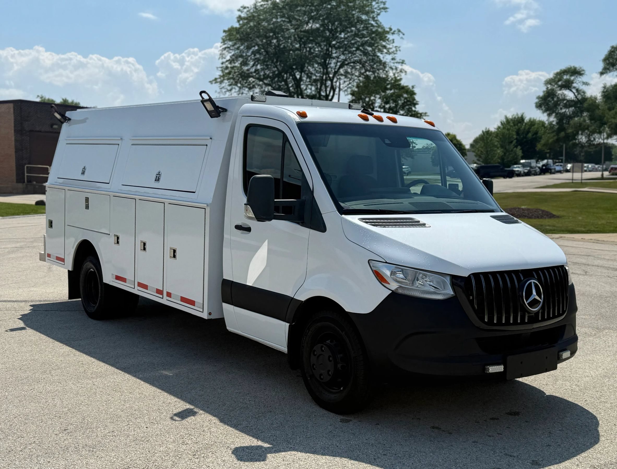 Used 2019 Freightliner Sprinter 3500 w/ Premium Package RWD image 1