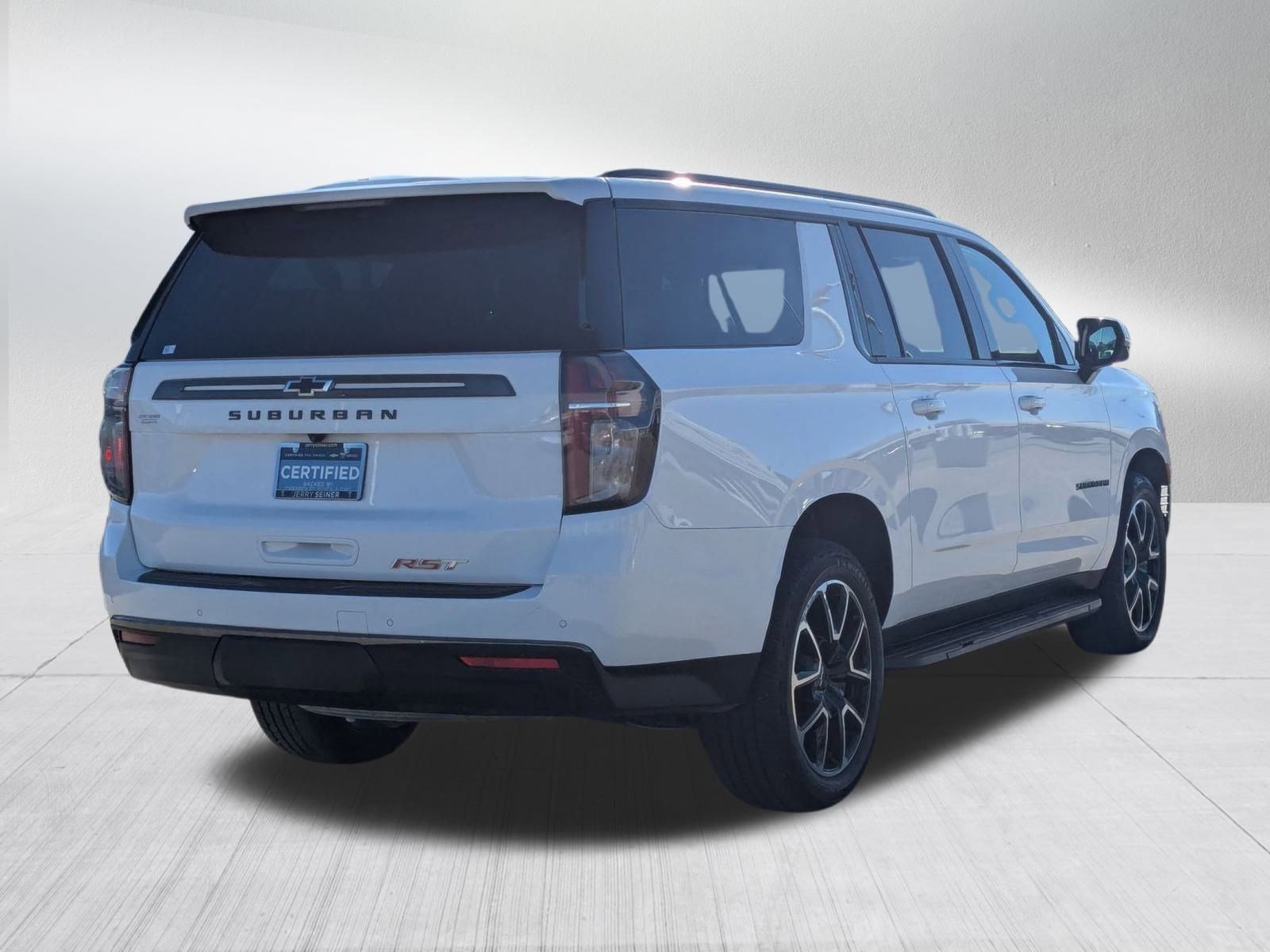 Used 2022 Chevrolet Suburban RST w/ Luxury Package image 6
