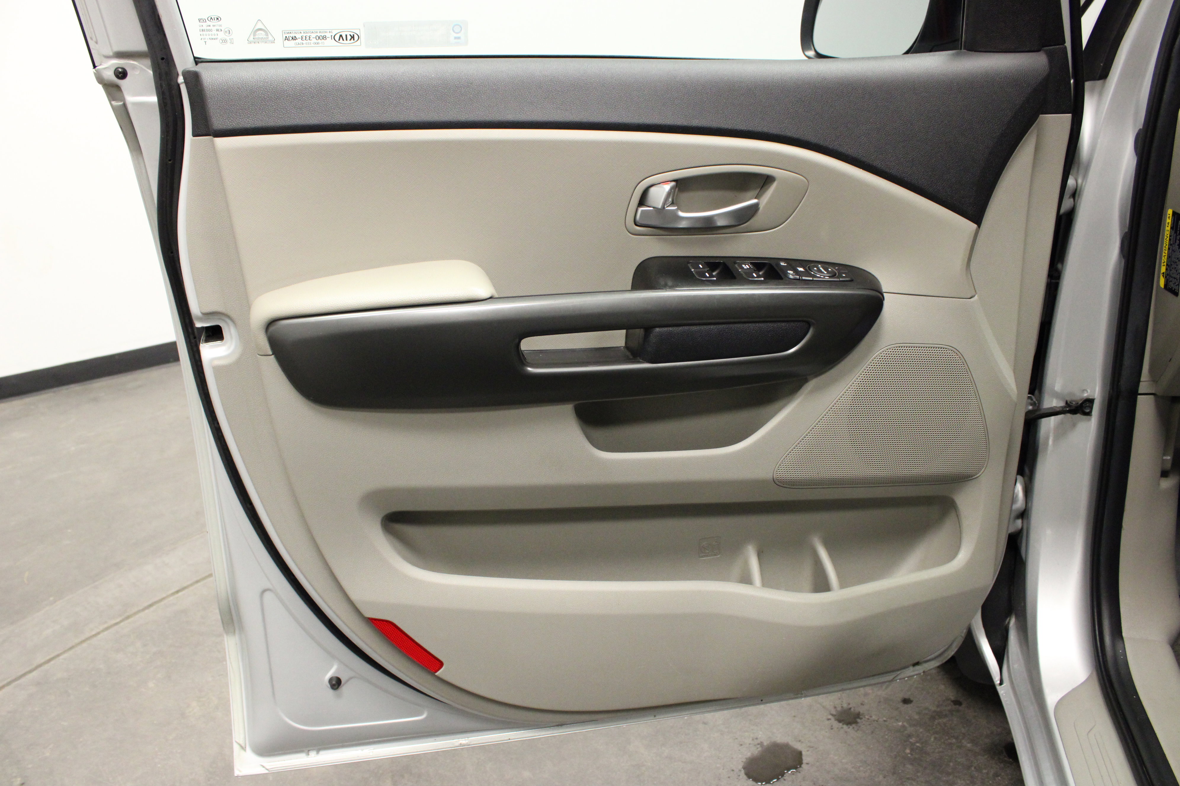 Used 2019 Kia Sedona L image 11