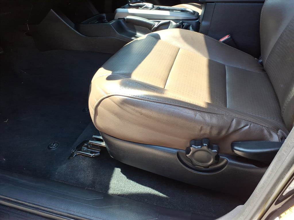 Used 2016 Toyota Tacoma Limited w/ Towing Package image 19