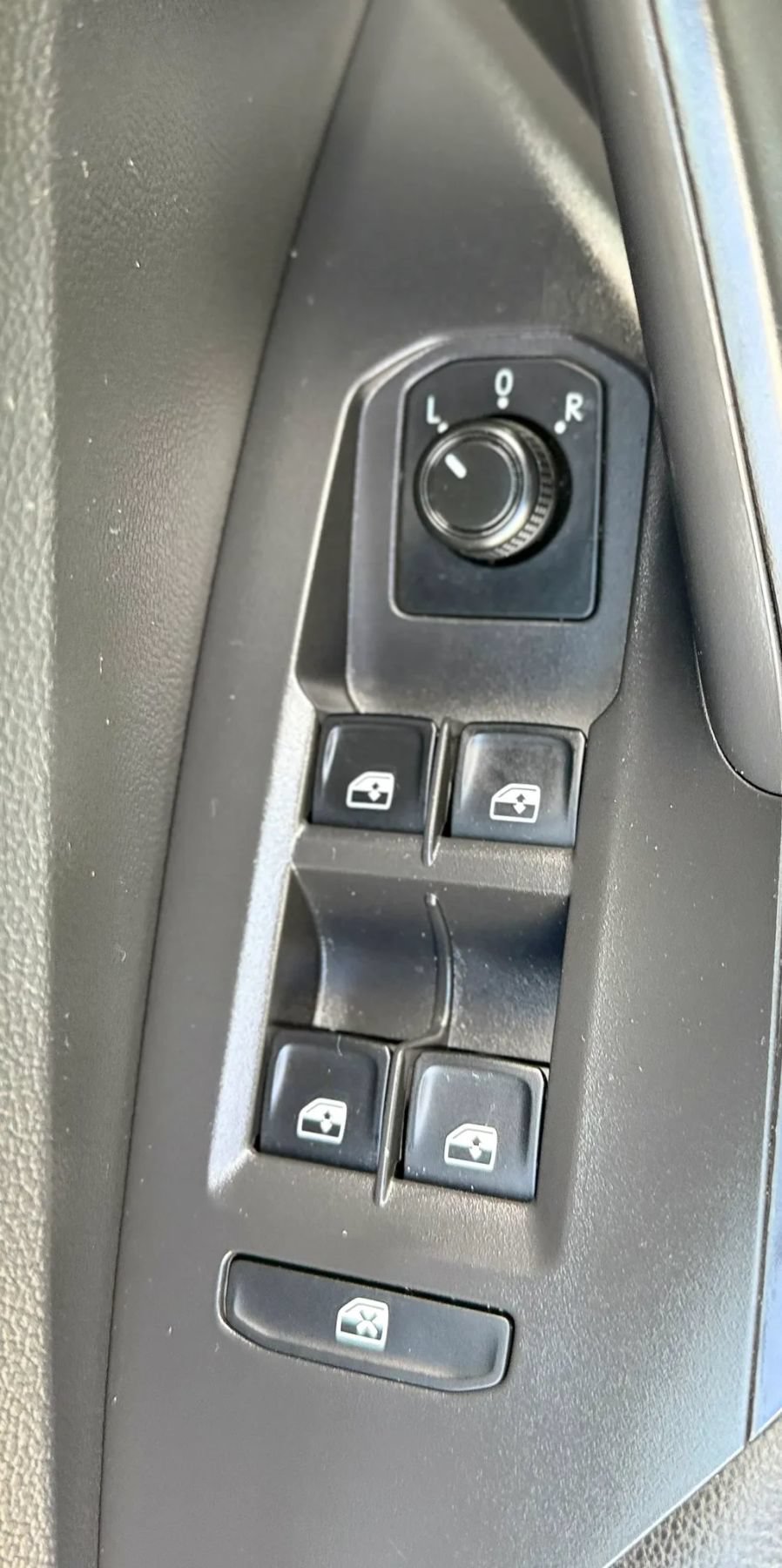 Used 2020 Volkswagen Jetta S FWD image 23