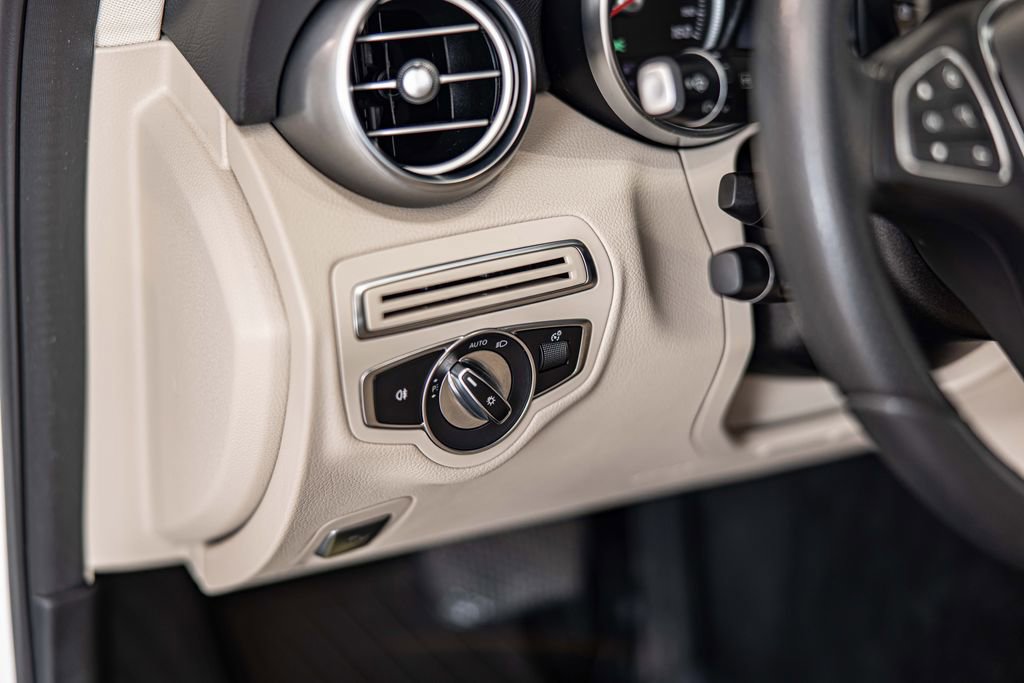 Used 2018 Mercedes-Benz C 300 4MATIC Sedan image 21