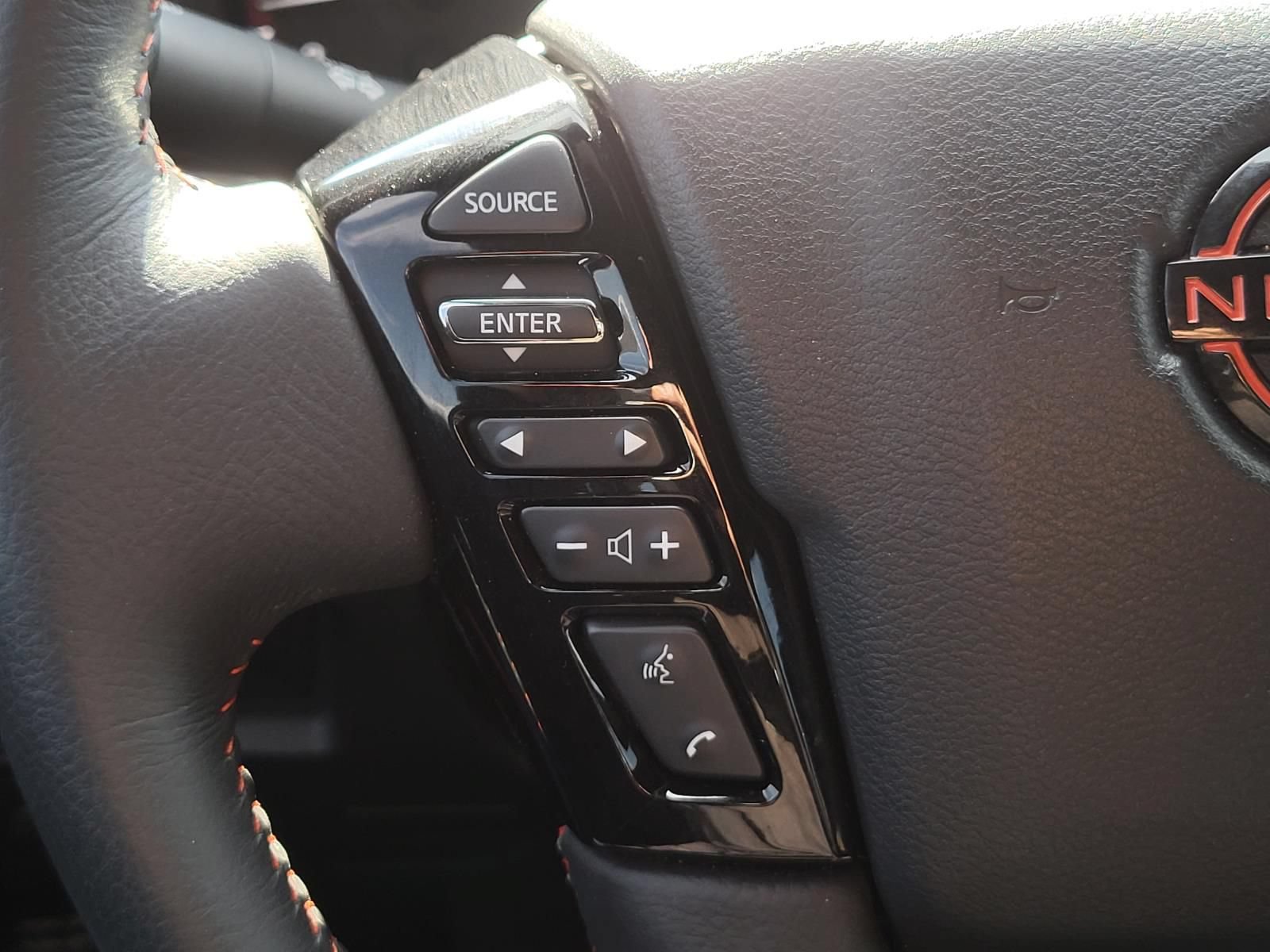 Used 2025 Nissan Frontier PRO-4X AWD/4WD image 32