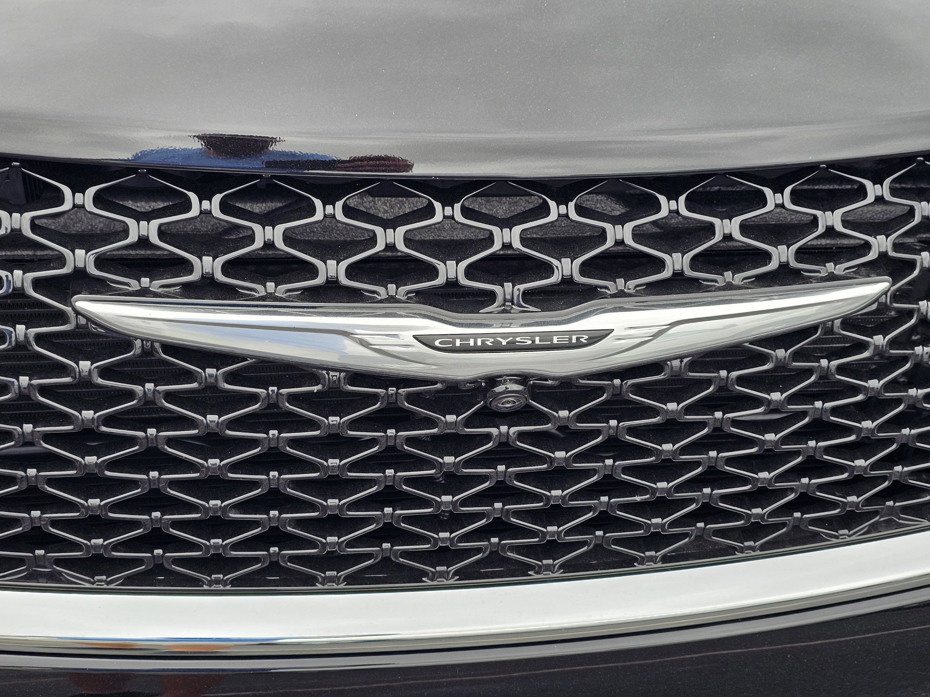 New 2026 Chrysler Pacifica Select image 3