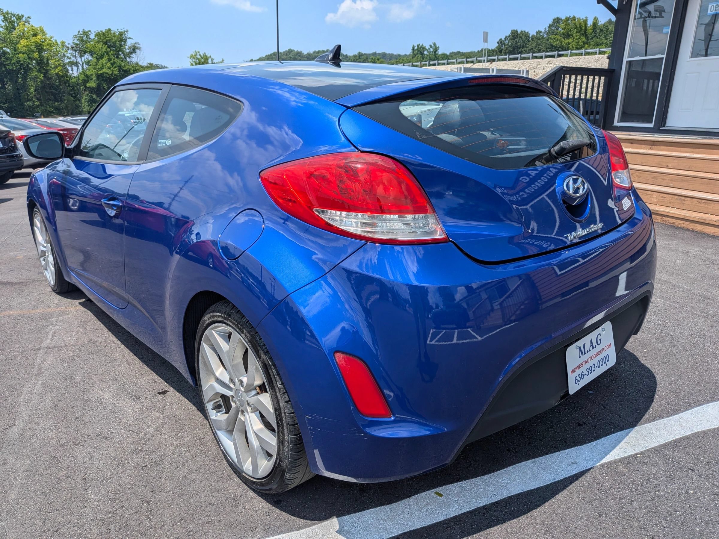 Used 2013 Hyundai Veloster w/ Style Pkg FWD image 4