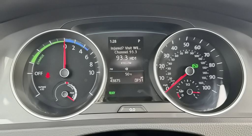 Used 2016 Volkswagen e-Golf SE FWD image 16