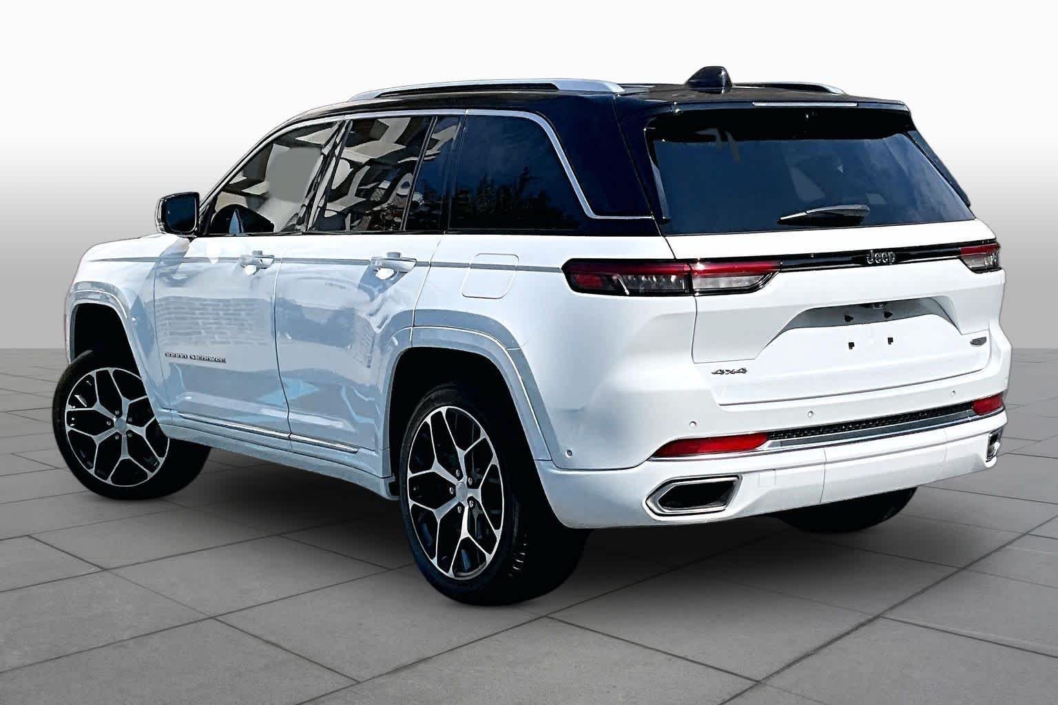 Used 2022 Jeep Grand Cherokee Summit AWD/4WD image 12