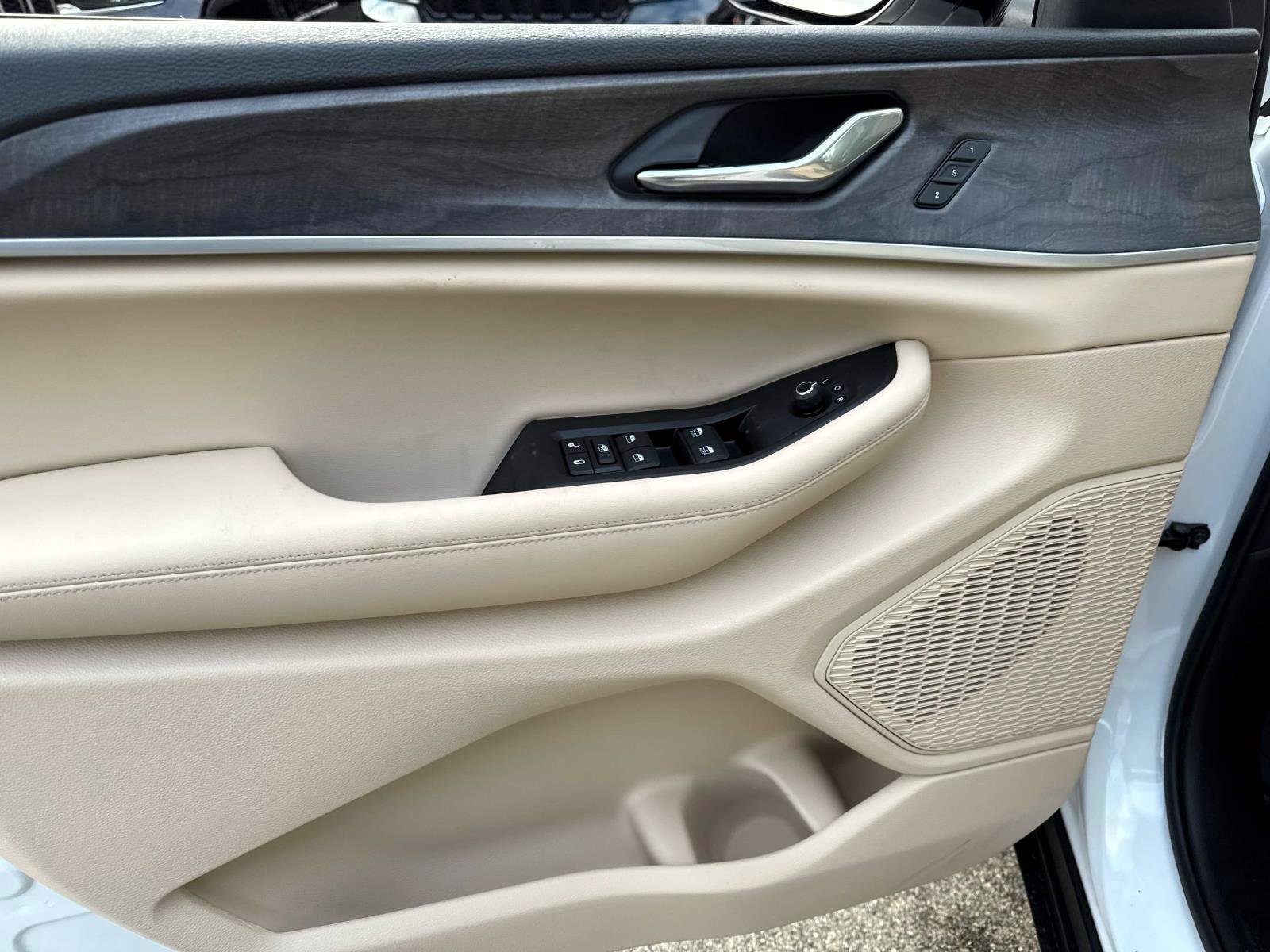 New 2025 Jeep Grand Cherokee Limited image 6