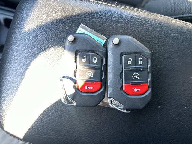 Used 2019 Jeep Wrangler Unlimited Sahara w/ Uconnect 4C Nav & Sound Group image 33