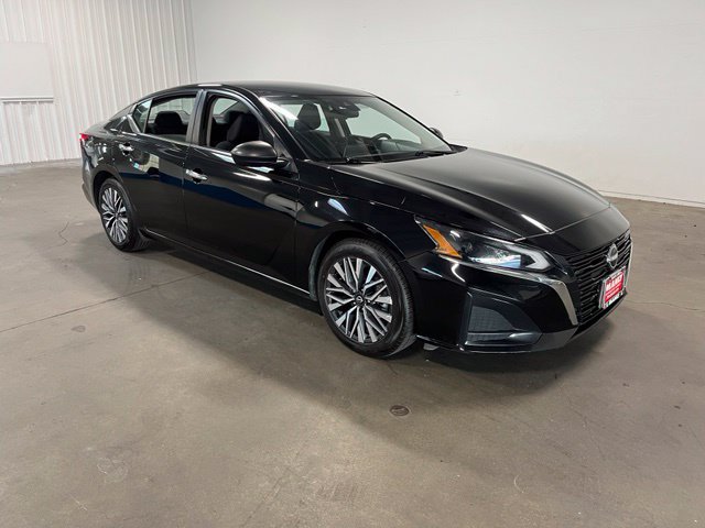 Used 2024 Nissan Altima 2.5 SV FWD image 1