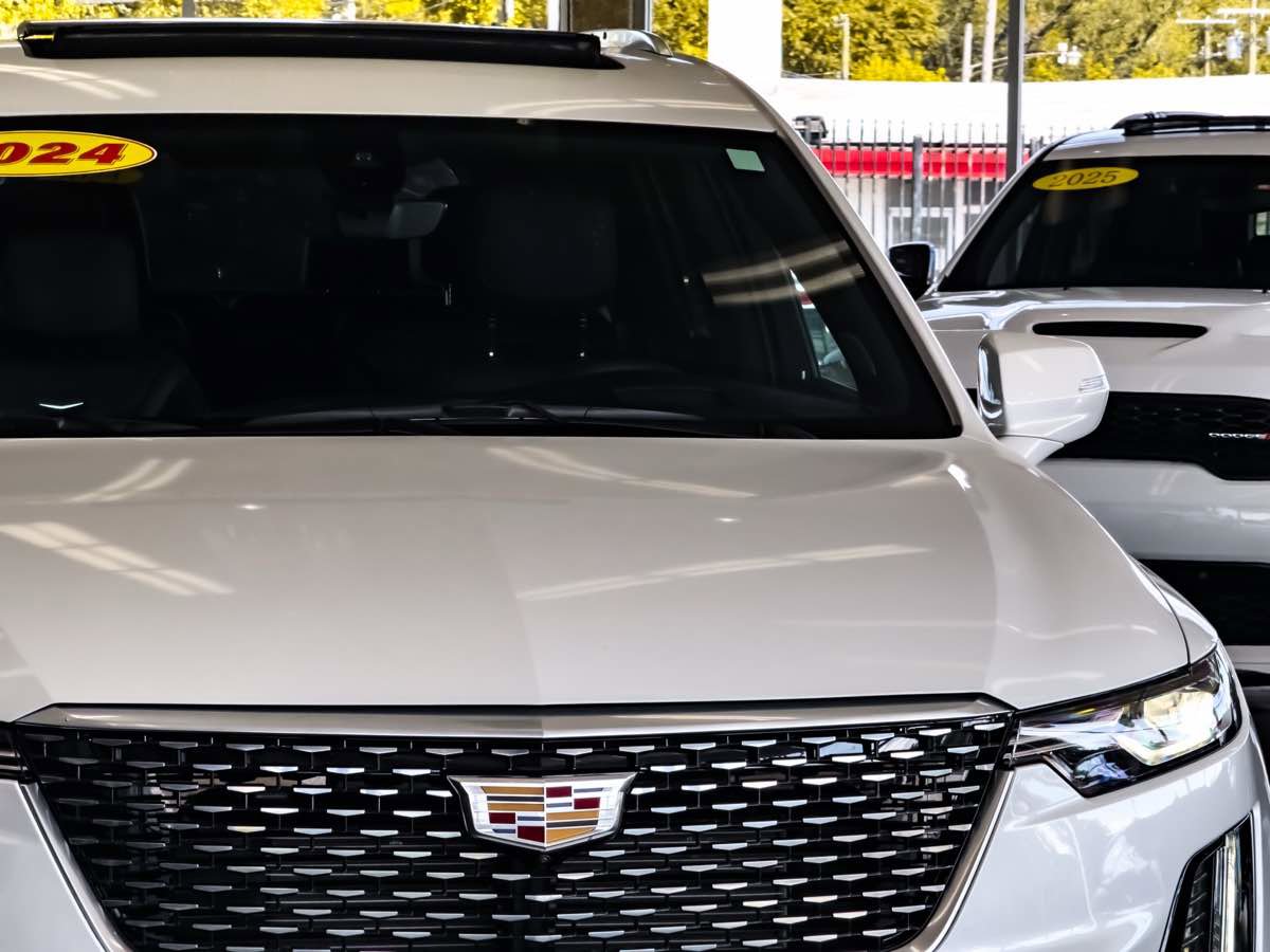 Used 2024 Cadillac XT6 Premium Luxury w/ Technology Package image 18