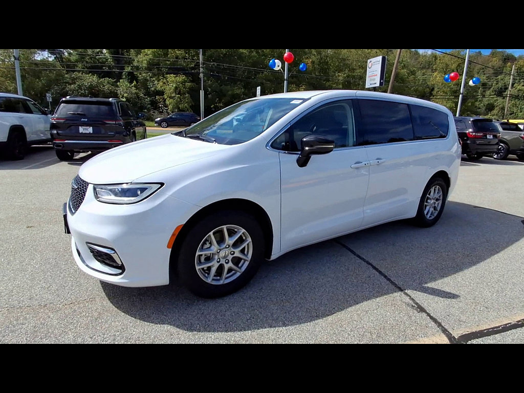 Used 2024 Chrysler Pacifica Touring-L FWD image 33