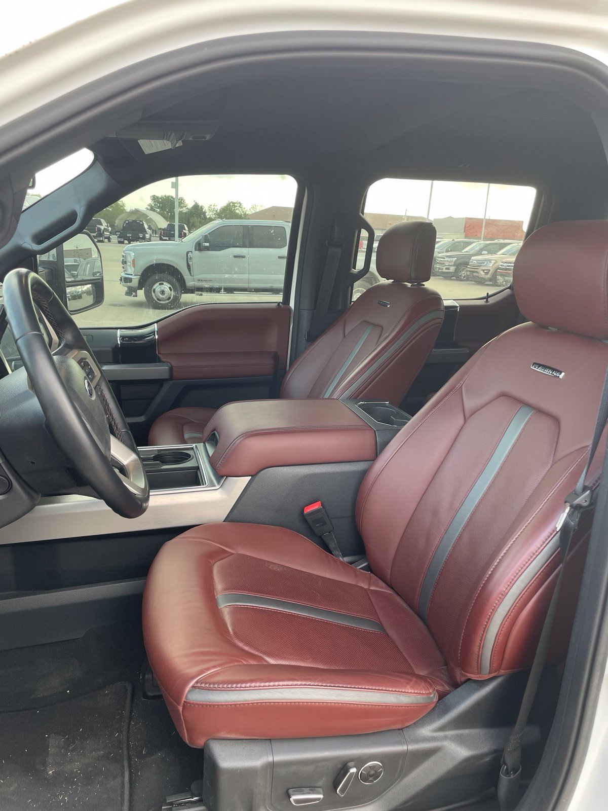Used 2022 Ford F350 Platinum w/ FX4 Off-Road Package AWD/4WD image 10