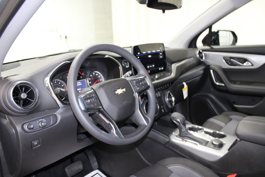 New 2025 Chevrolet Blazer LT w/ Midnight/Sport Edition image 16
