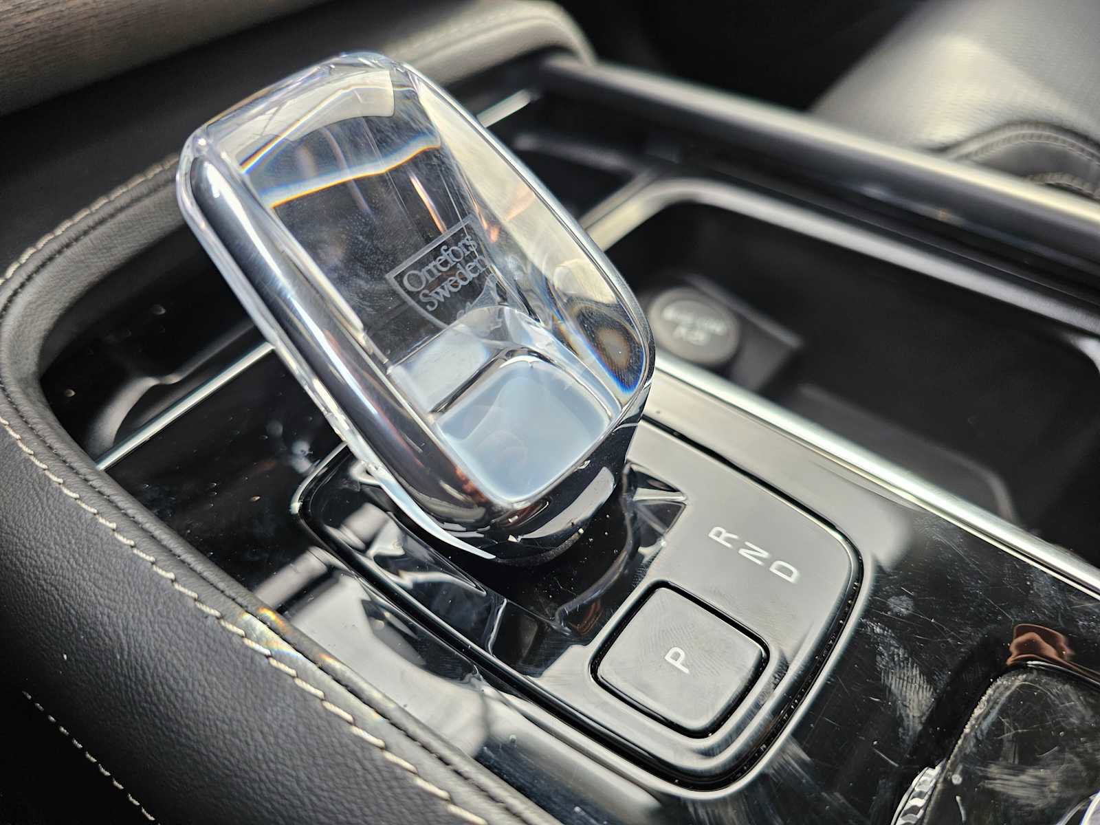 Certified 2024 Volvo XC90 B6 Ultimate w/ Protection Package Premier image 47