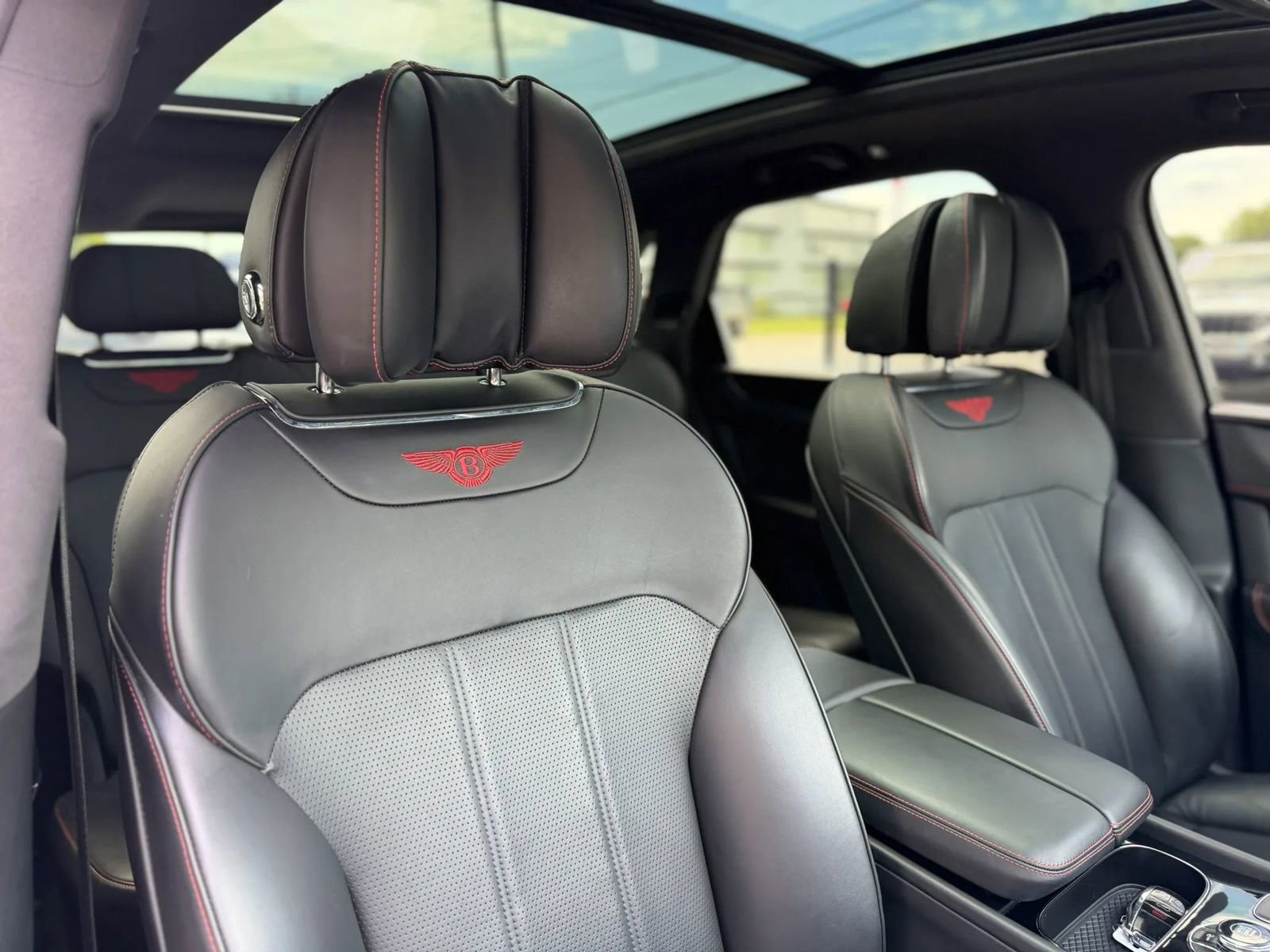 Used 2020 Bentley Bentayga AWD/4WD image 57