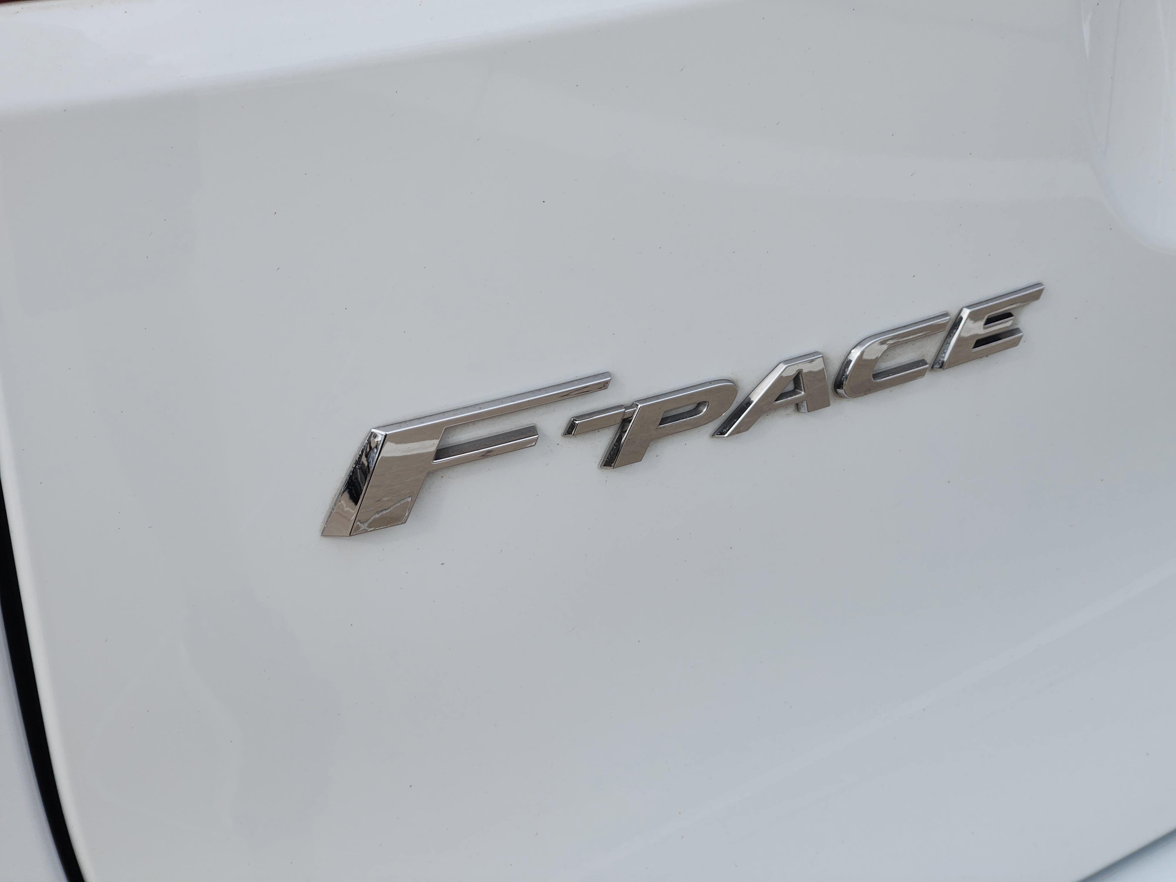 Used 2022 Jaguar F-PACE SVR image 39