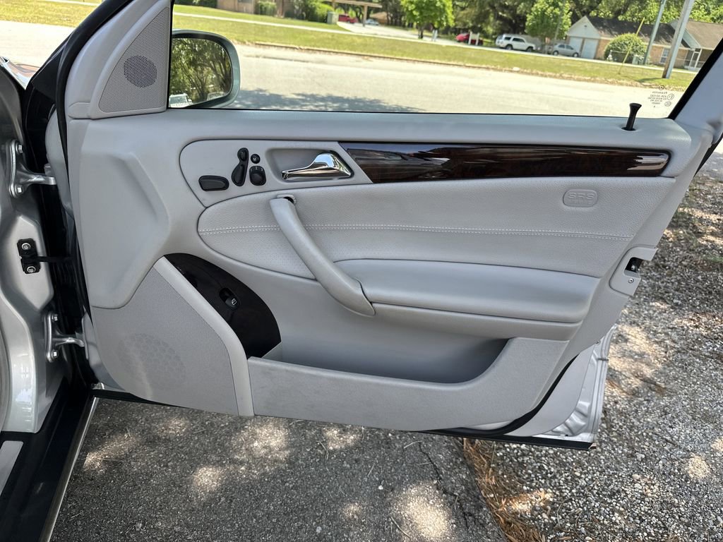 Used 2006 Mercedes-Benz C 350 Sedan image 32