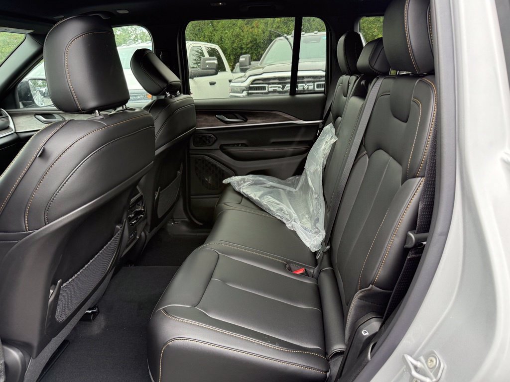 New 2026 Jeep Grand Cherokee Limited AWD/4WD image 10