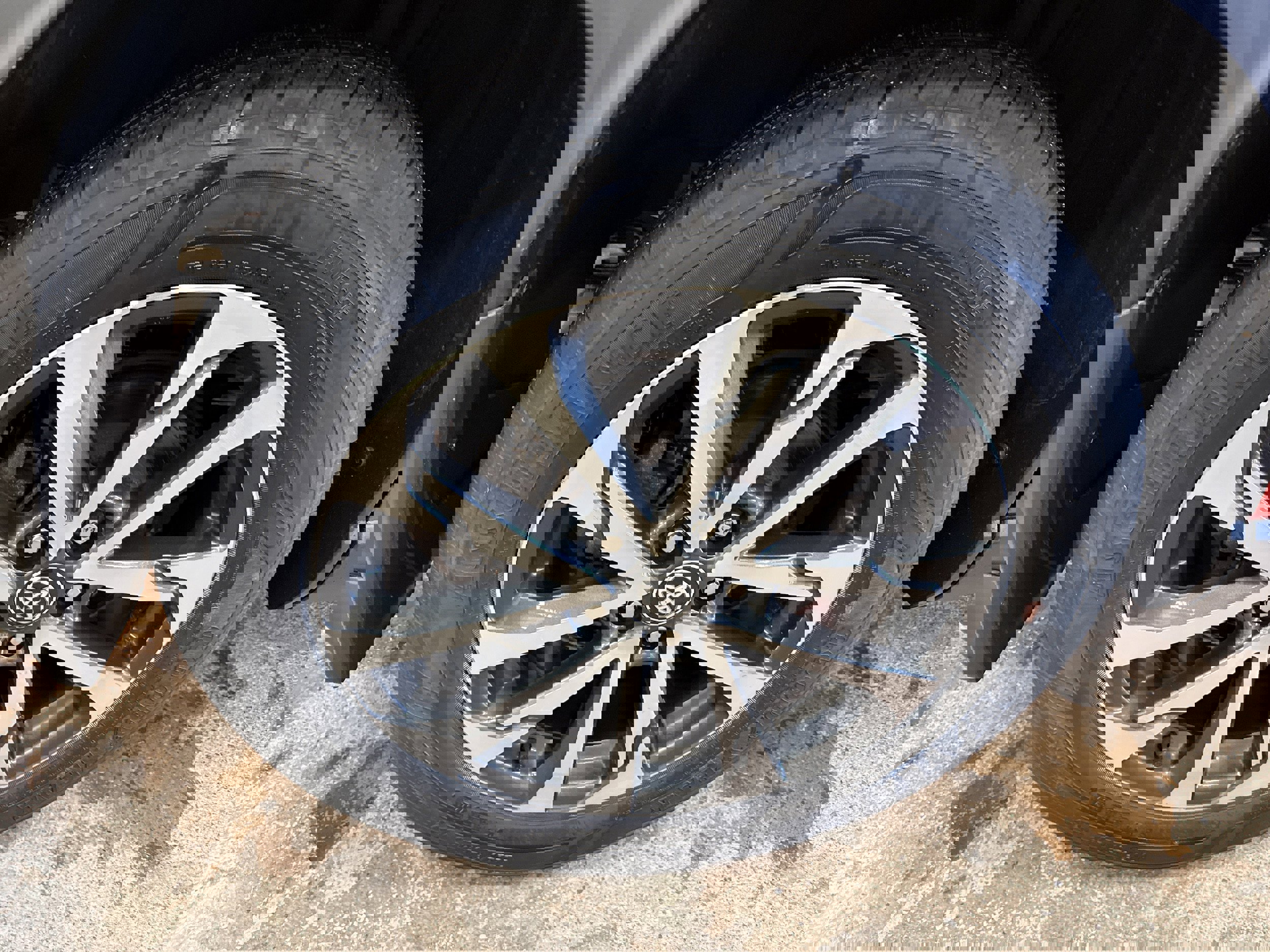 Used 2022 Toyota Corolla Cross XLE w/ Convenience Package image 11