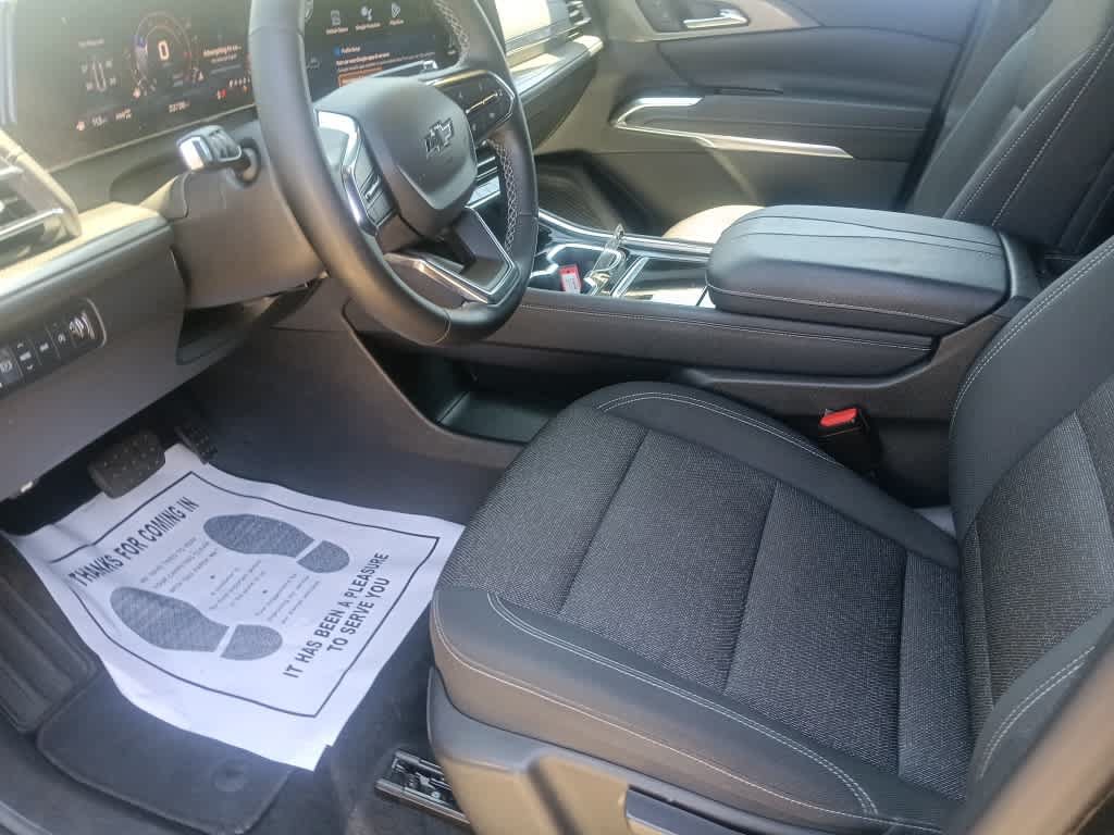 Used 2024 Chevrolet Traverse LS w/ Midnight/Sport Edition AWD/4WD image 10