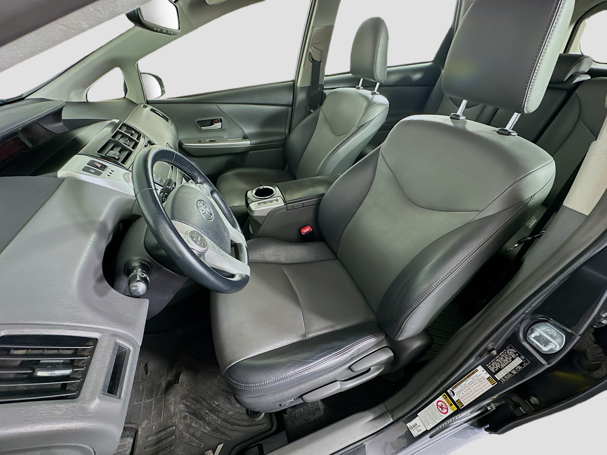 Used 2014 Toyota Prius V Five FWD image 13