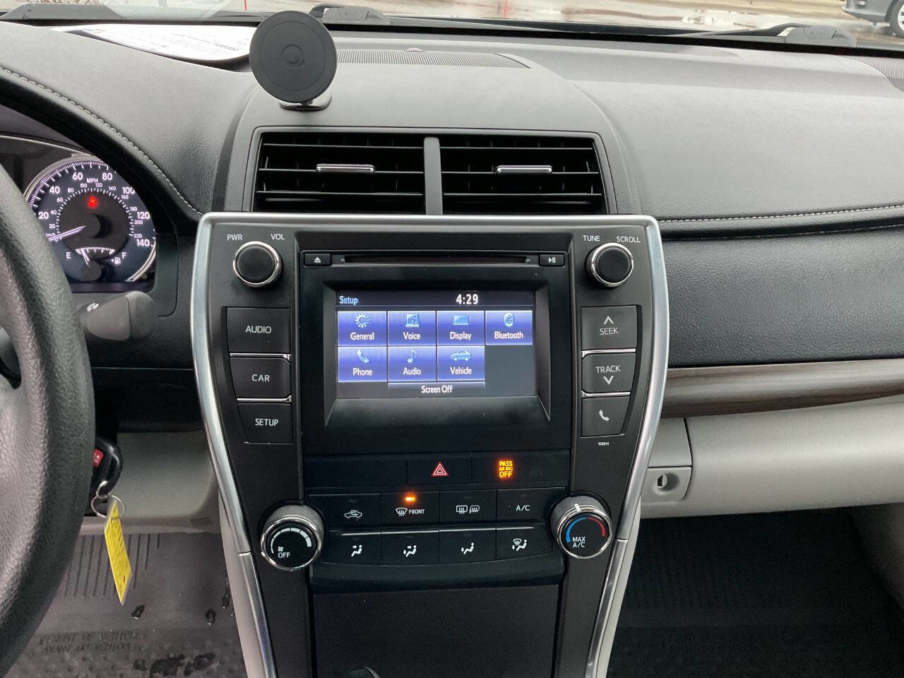 Used 2016 Toyota Camry LE image 20