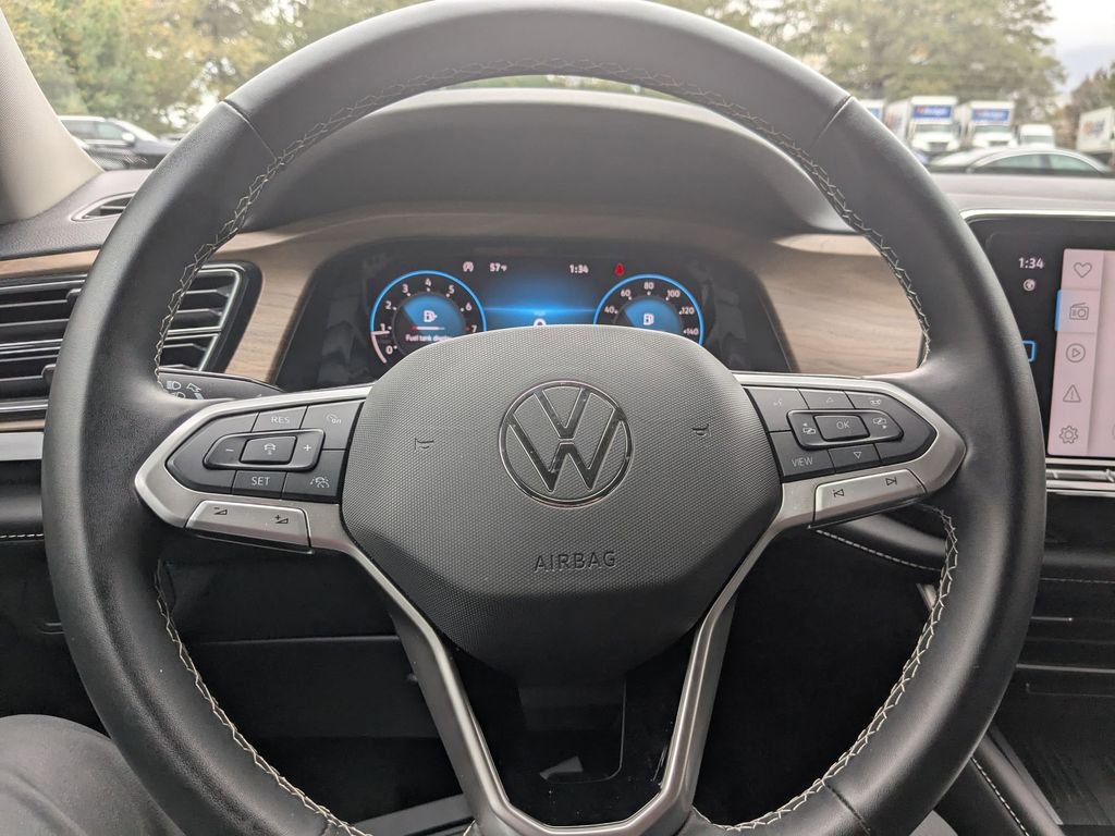 Used 2025 Volkswagen Atlas SE image 16