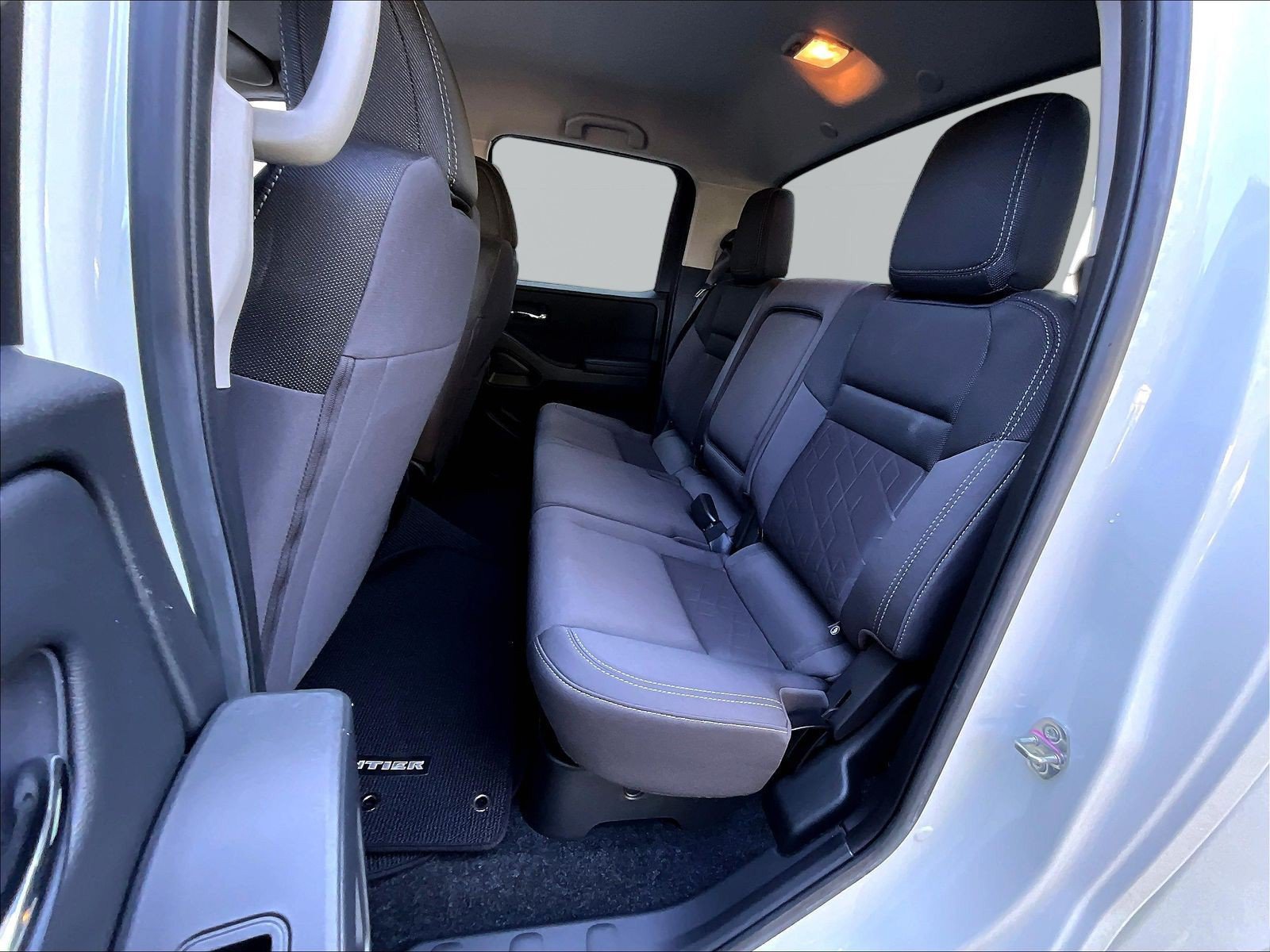 Used 2025 Nissan Frontier SV AWD/4WD image 23
