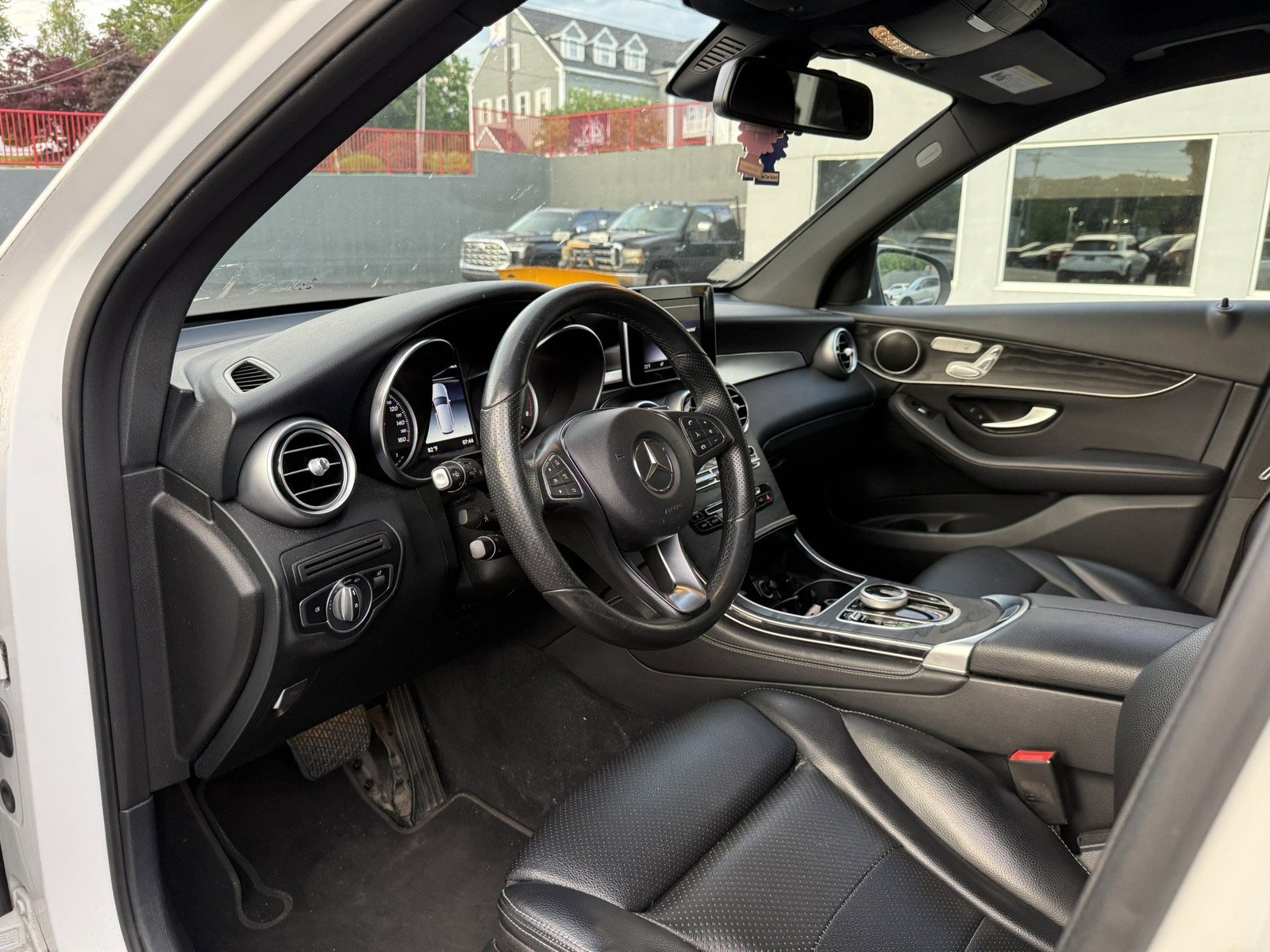 Used 2018 Mercedes-Benz GLC 300 4MATIC image 9