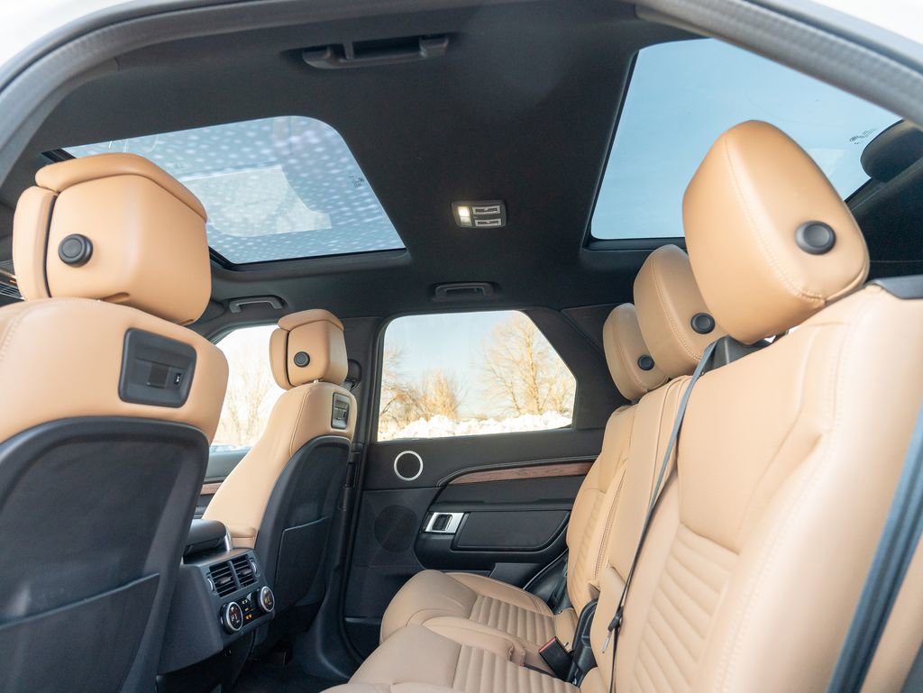 Used 2024 Land Rover Discovery Dynamic SE image 34