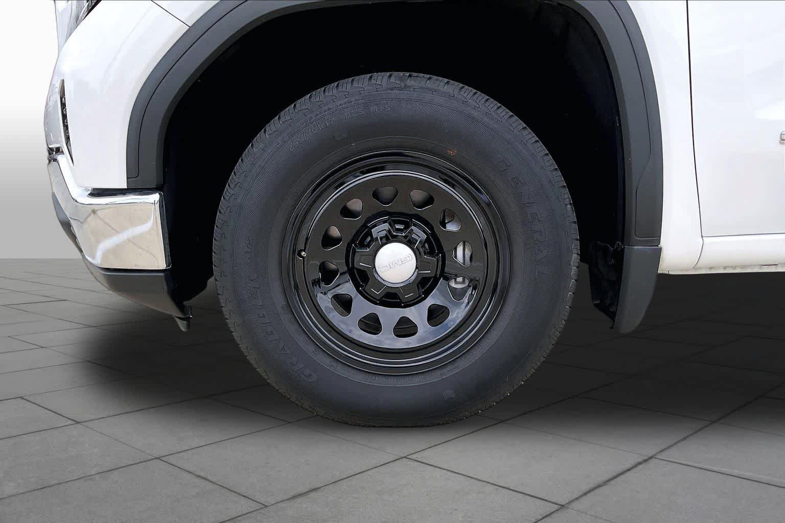 Certified 2022 GMC Sierra 1500 Pro w/ Convenience Package RWD image 10