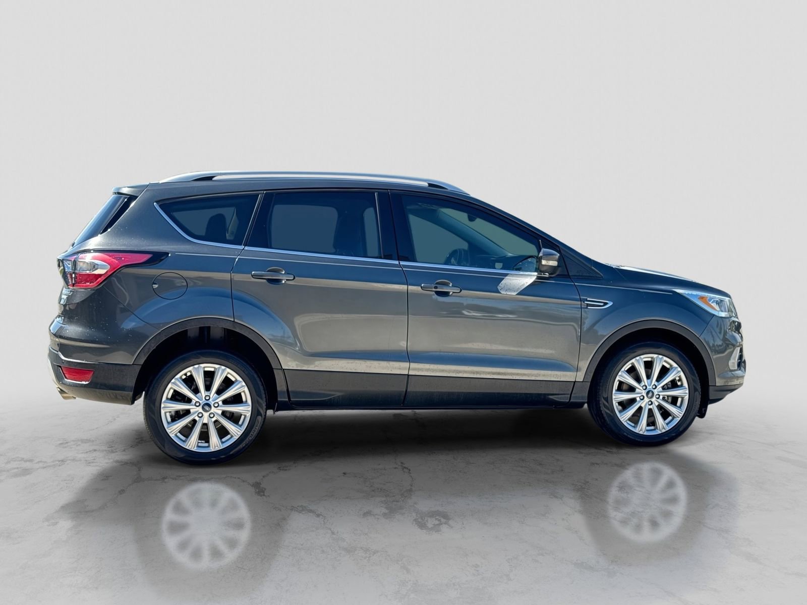 Used 2017 Ford Escape Titanium AWD/4WD image 9