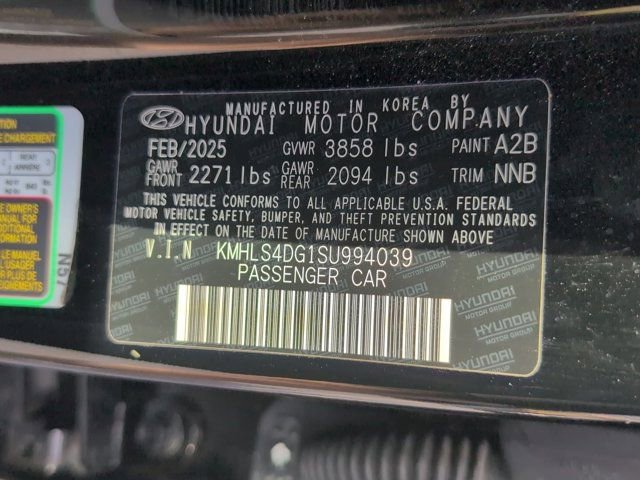 Used 2025 Hyundai Elantra SEL FWD image 36