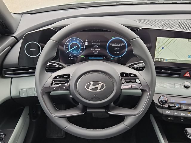Used 2025 Hyundai Elantra Limited FWD image 28