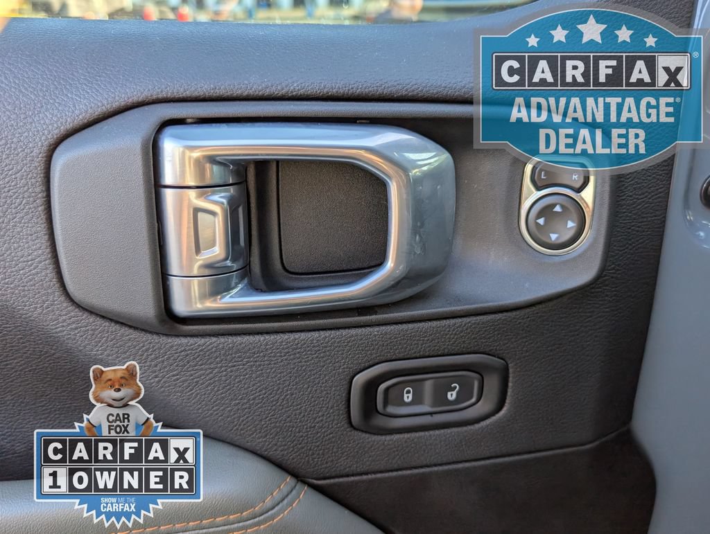 Used 2025 Jeep Gladiator Mojave AWD/4WD image 18