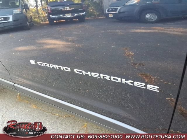 Used 2023 Jeep Grand Cherokee Limited AWD/4WD image 12