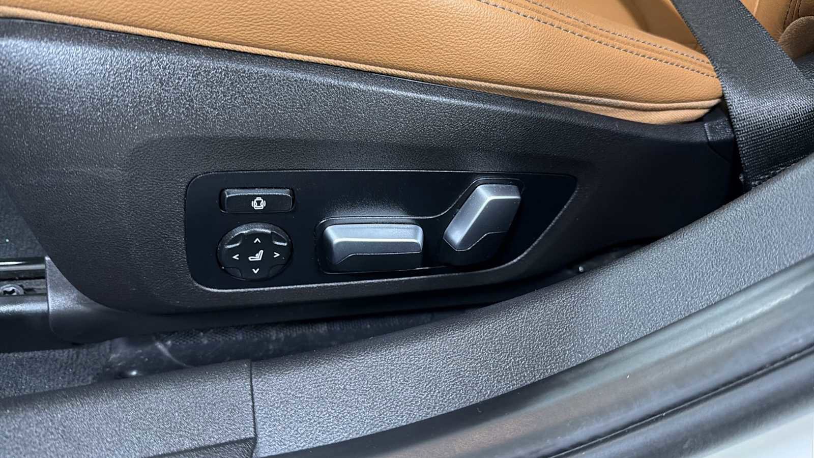 Used 2020 BMW 330i xDrive Sedan w/ Convenience Package image 14