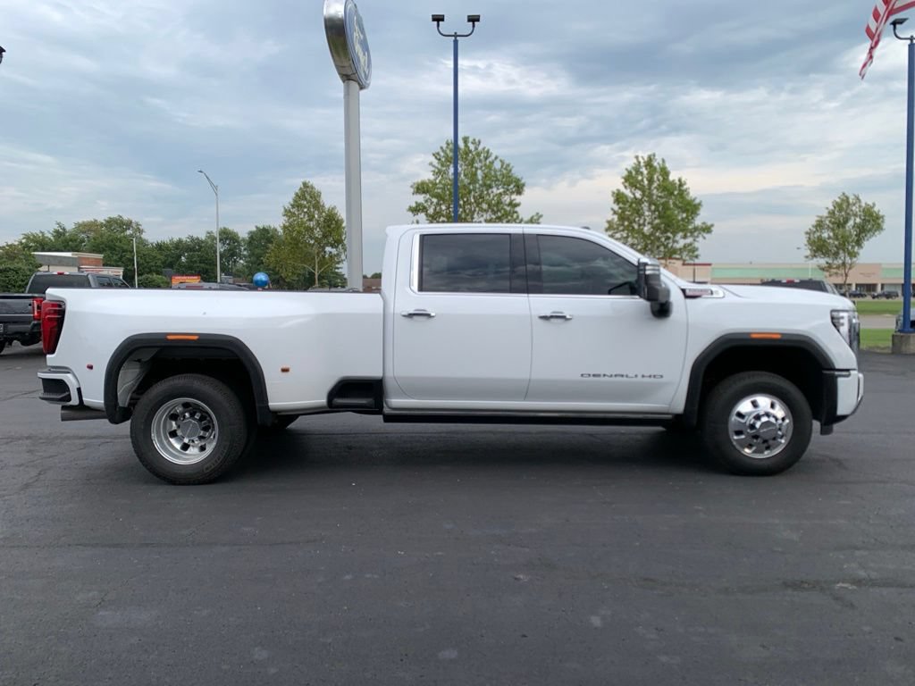 Used 2024 GMC Sierra 3500 Denali w/ Denali Reserve Package AWD/4WD image 2