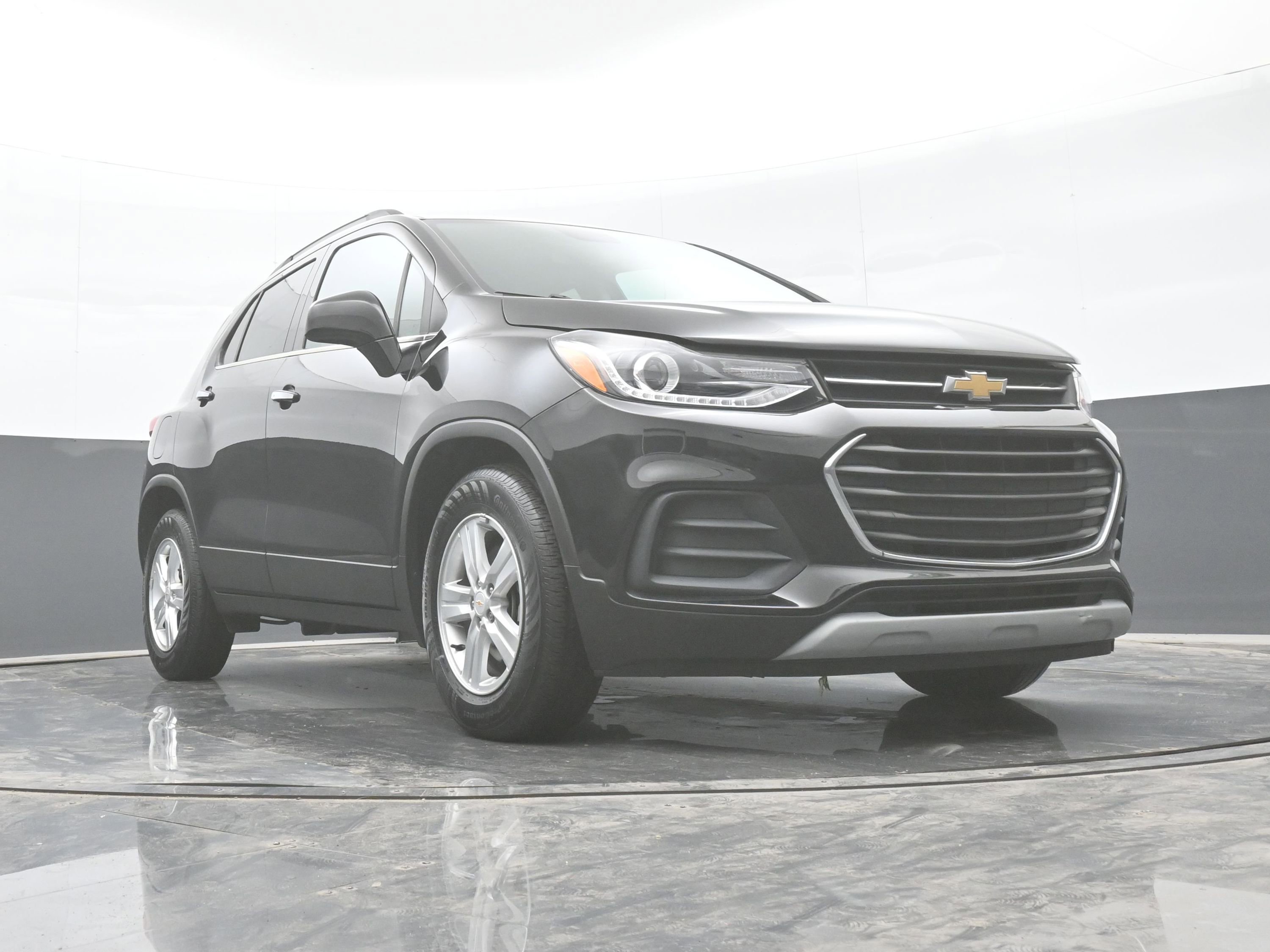 Used 2020 Chevrolet Trax LT w/ LT Convenience Package image 34