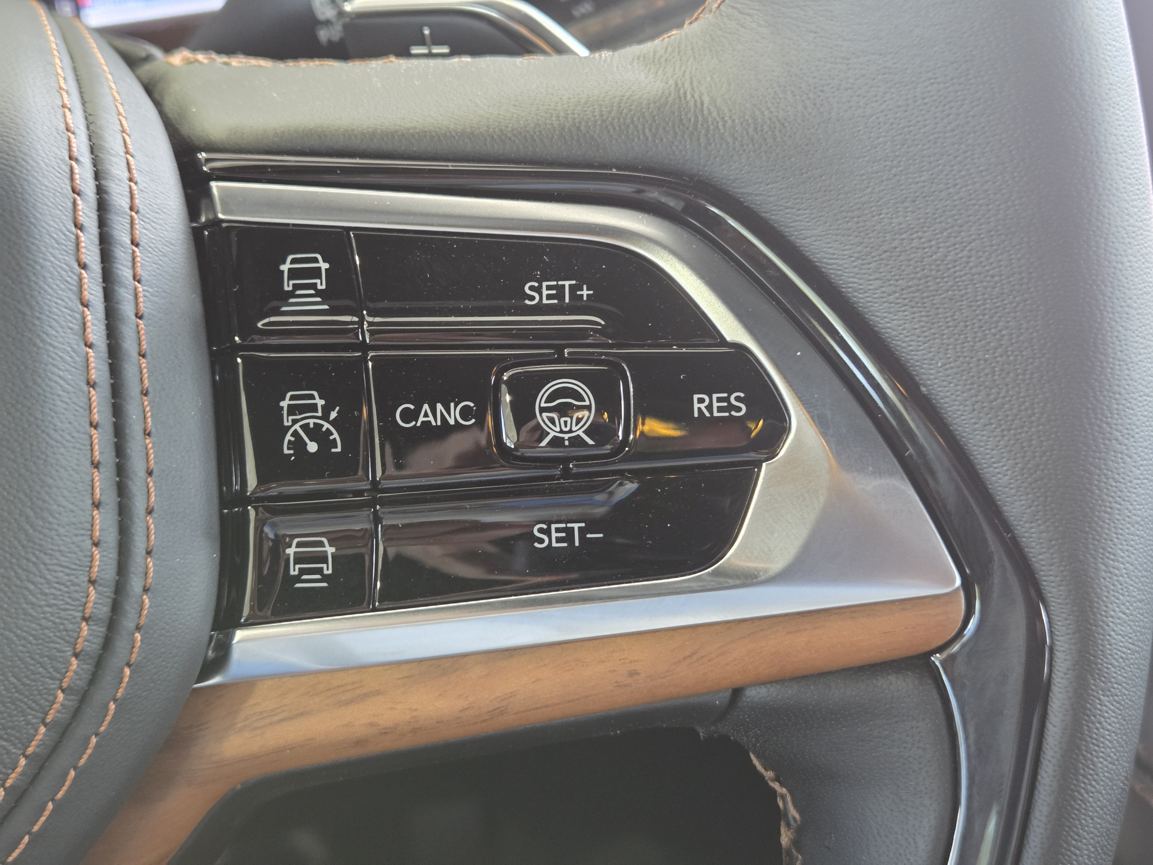 New 2025 Jeep Grand Cherokee L Summit AWD/4WD image 28
